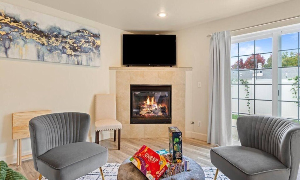 College Place House | SPACIOUS GOURMET KITCHEN WITH 2 KING ENSUITES, GAMES, CLOSE TO DOWNTOWN