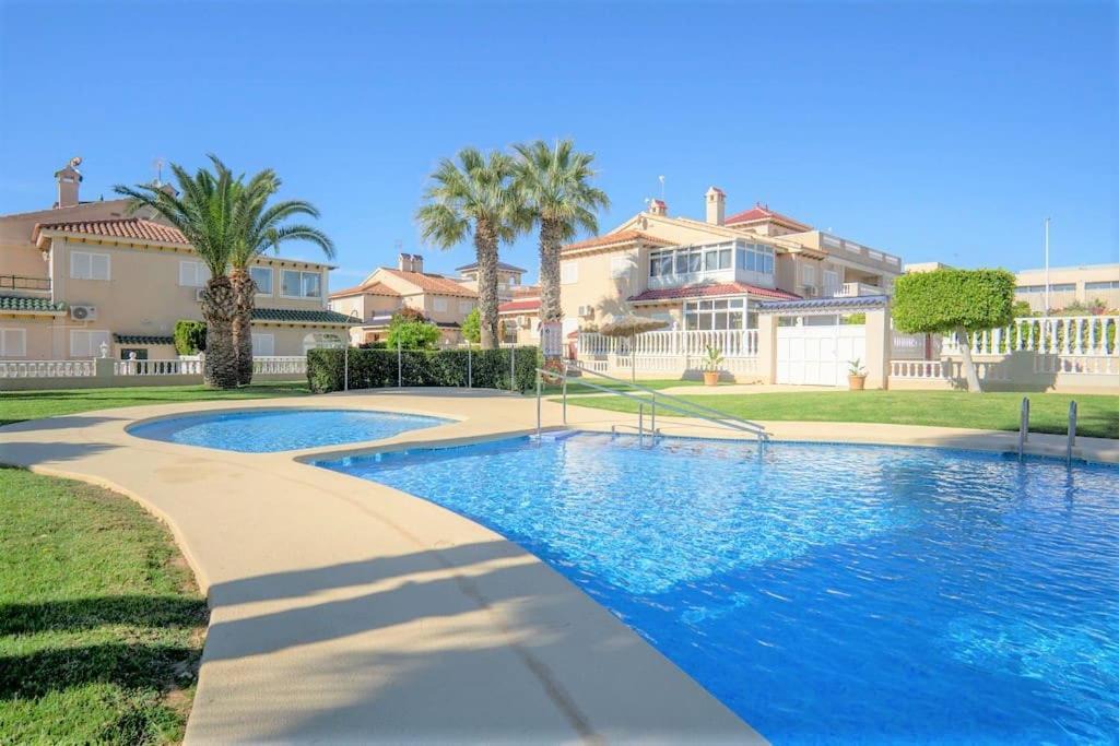 La Florida Apartment | Spacious ground floor apartment overlooking the beautiful communal pool