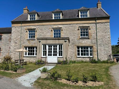 Beaumaris Apartment | Spacious ground floor apartment near Beaumaris
