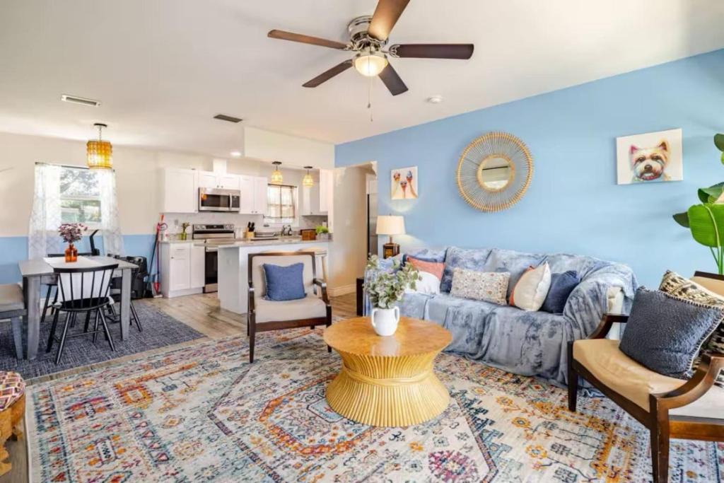 Sun Bay South House | Spacious Group Getaway mins to Busch Gardens