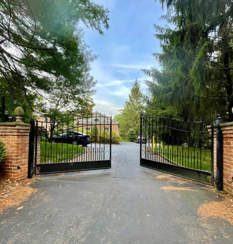 Princeton House | Spacious Guest Suite 5 Minutes to Princeton University with Free Parking