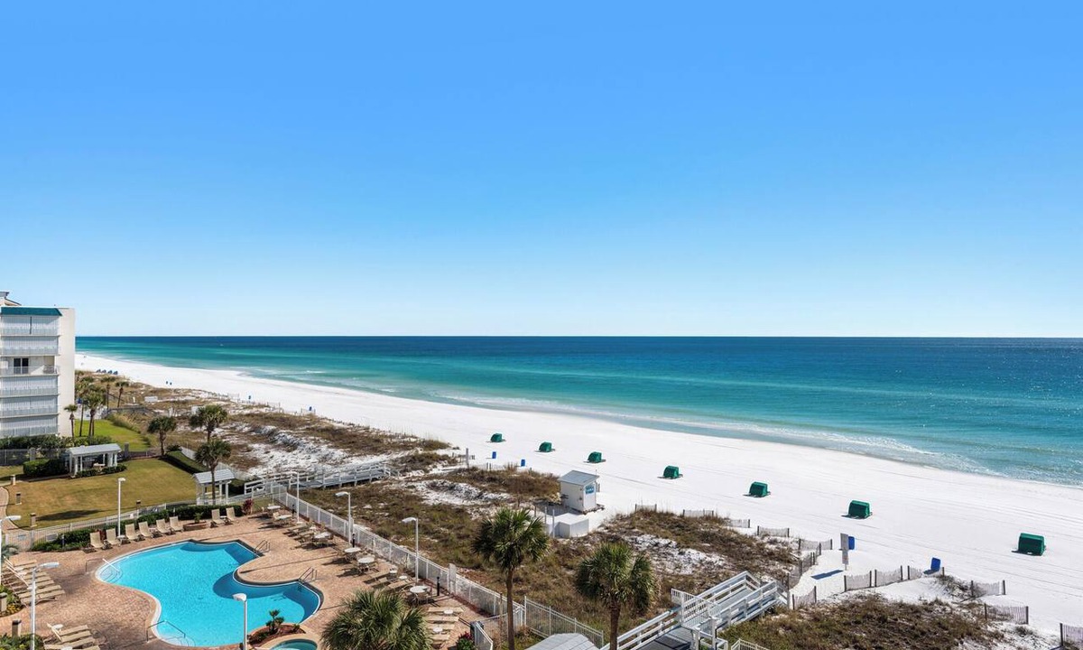 Destin Condo | Spacious Gulf front 3BR sleeps 6 stunning views pool beach access!