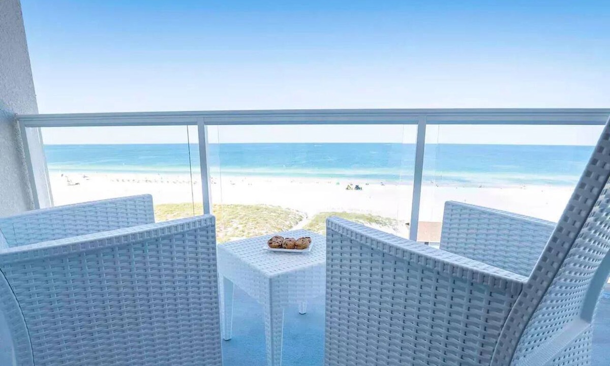 Clearwater Beach Condo | Spacious Gulf View Condo Hotel Suite