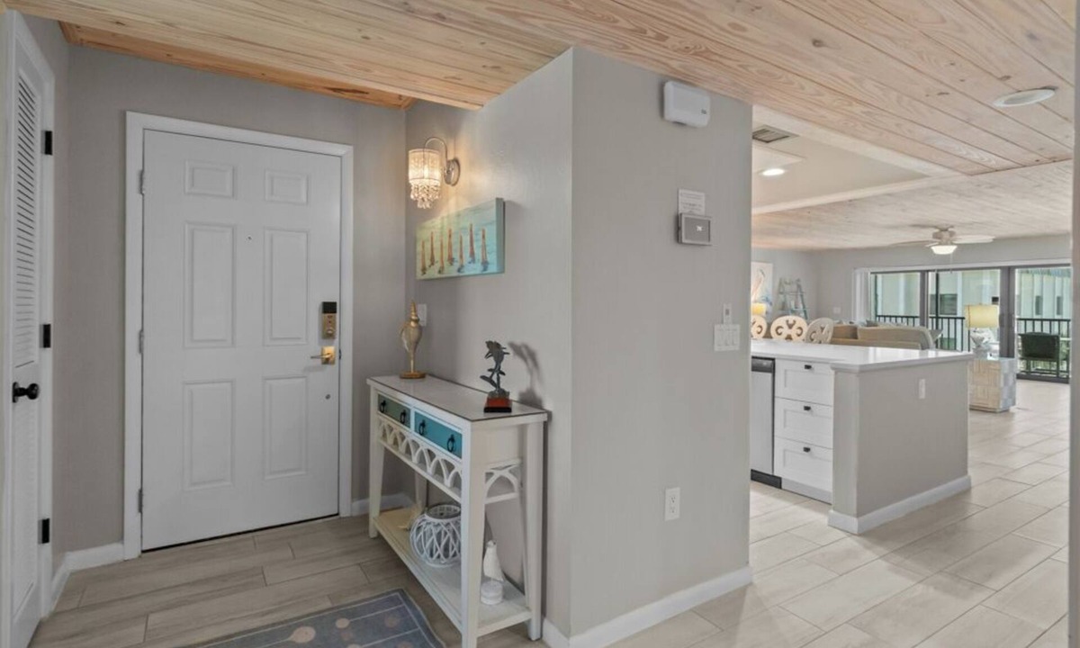 Sanibel Condo | Spacious Gulf-View Getaway at Shorewood – Steps to the Beach & Full Amenities