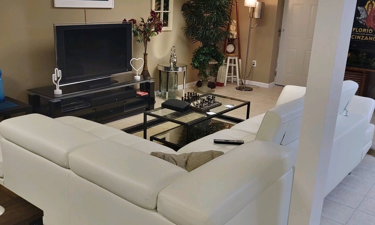 Hampton Bays Apartment | Spacious Hamptons Apartment. - New Pool House Available See Listing ID- 2719927