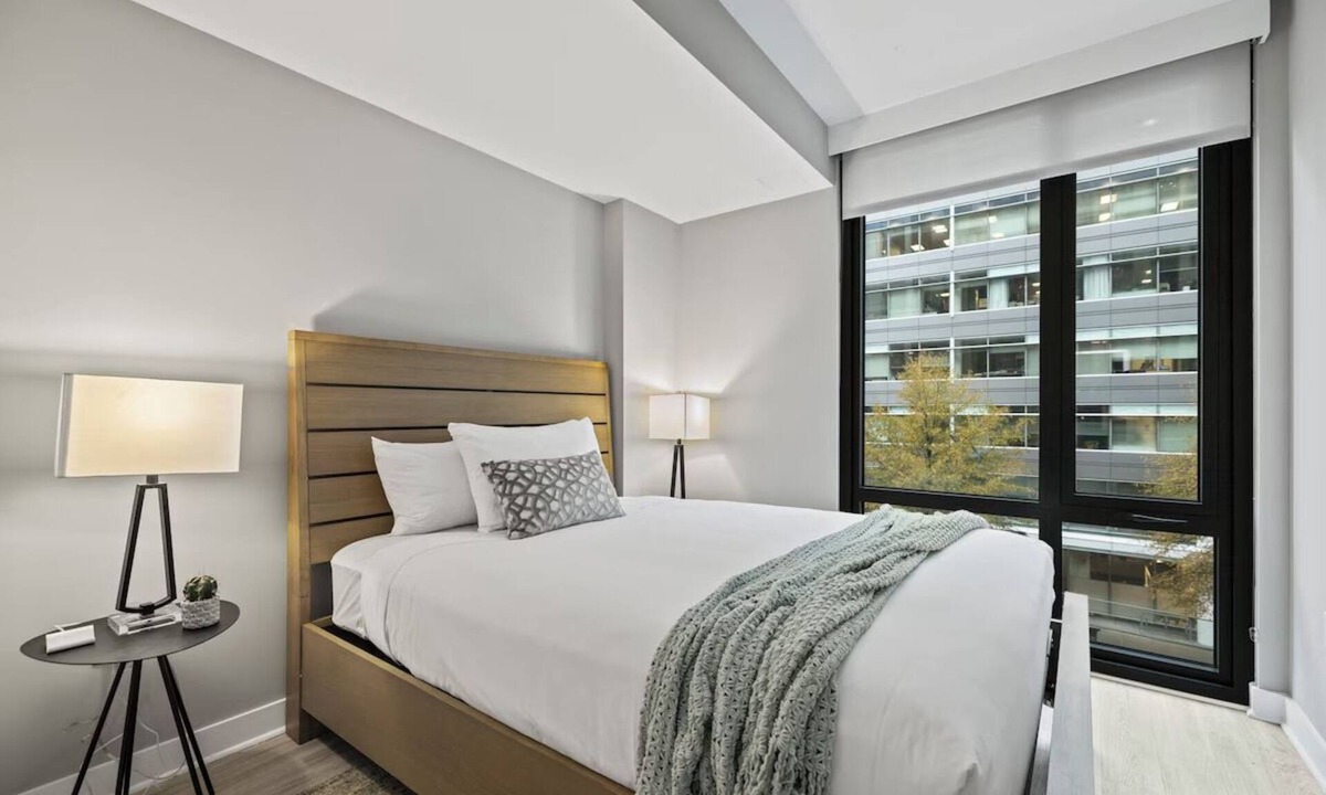 Navy Yard Apartment | Spacious Haven | Kitchen & Desk | DC Stay w/Coworking & Gym | Near Iconic Spots