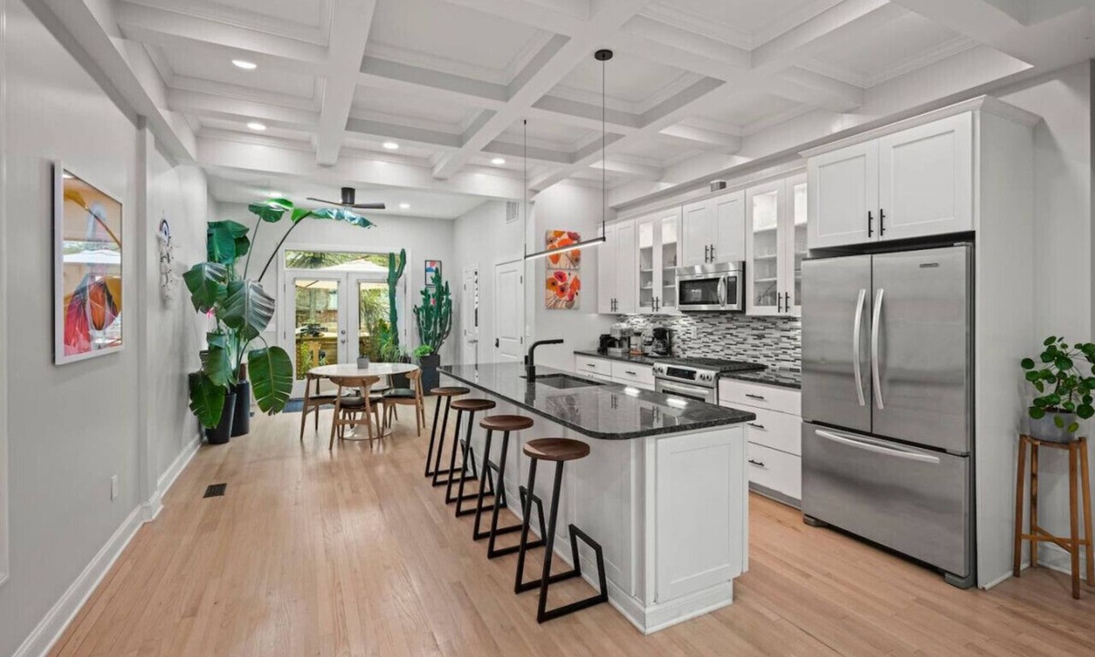 Bloomingdale House | Spacious Historic Rowhouse w. Hot Tub