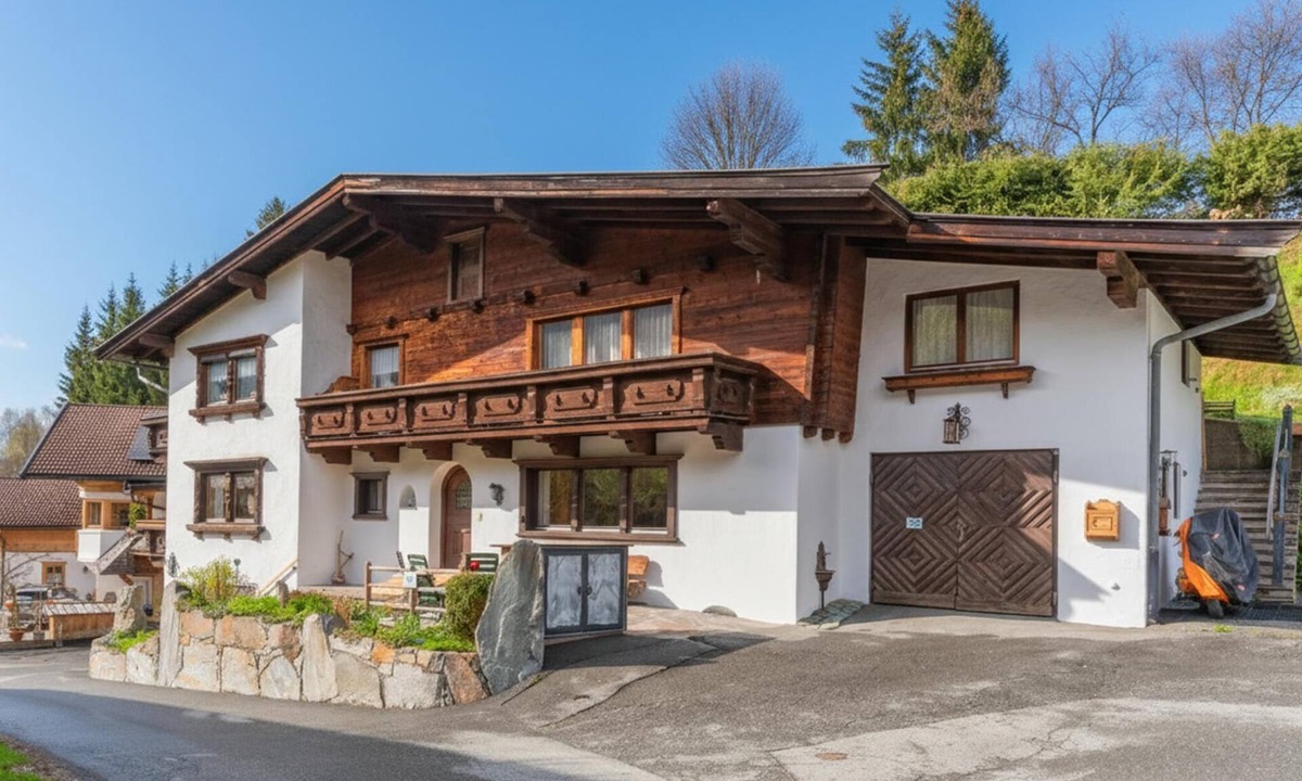 Kitzbuehel Apartment | Spacious holiday flat, 2.2 km to the ski lift