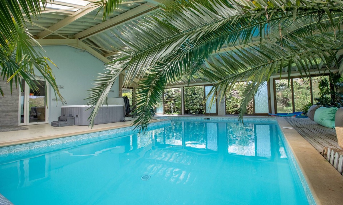 Cherveix-Cubas Villa | Spacious holiday home with indoor pool, jacuzzi and sauna in Cherveix-Cubas