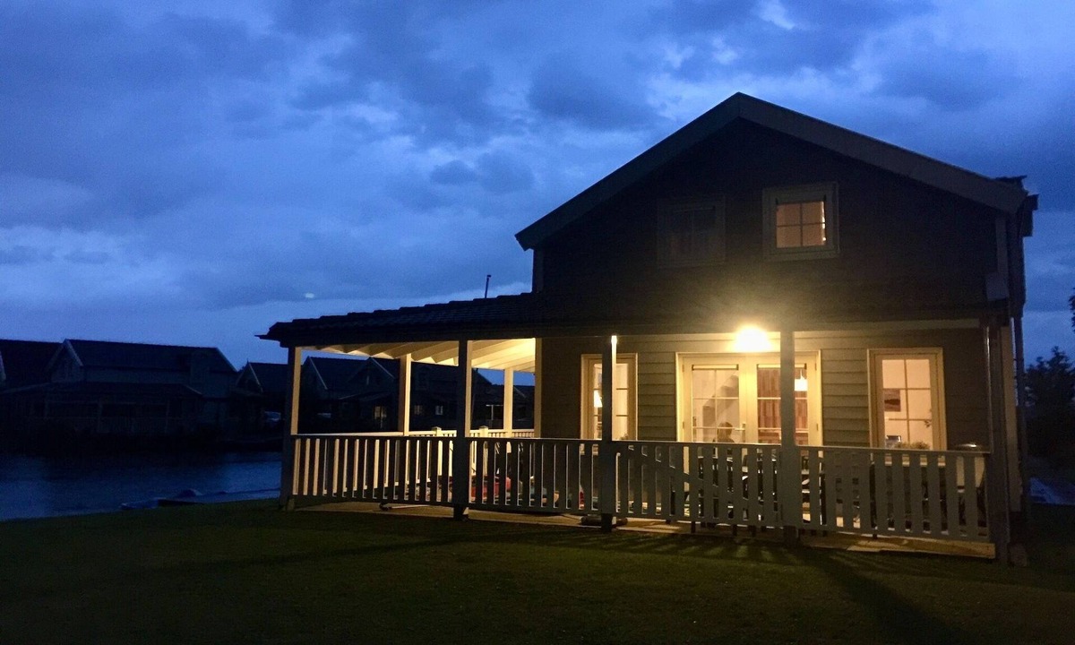 Bernisse House | Spacious holiday home with sauna and fishspot