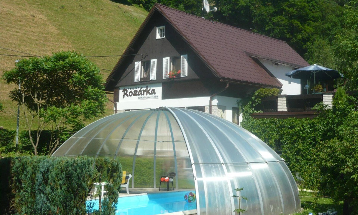 Dolni Dvur House | Spacious holiday home with outdoor pool and sauna