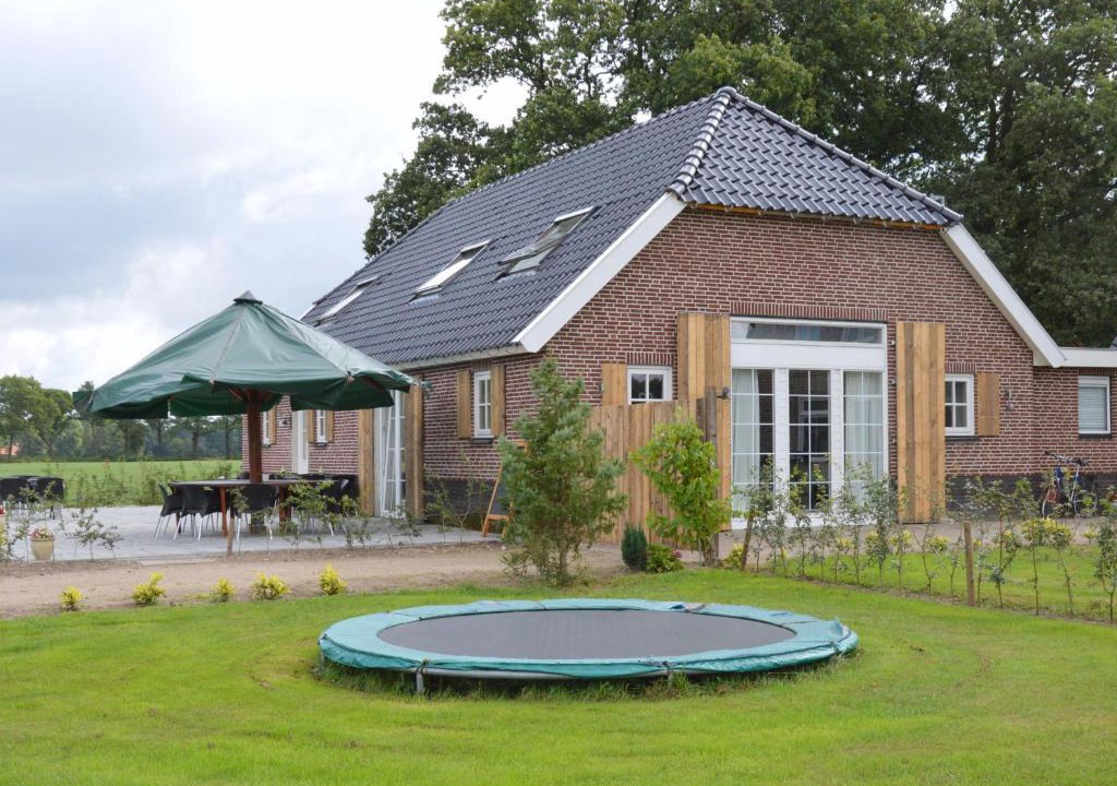 Eibergen House | Spacious holiday home in Eibergen with a terrace