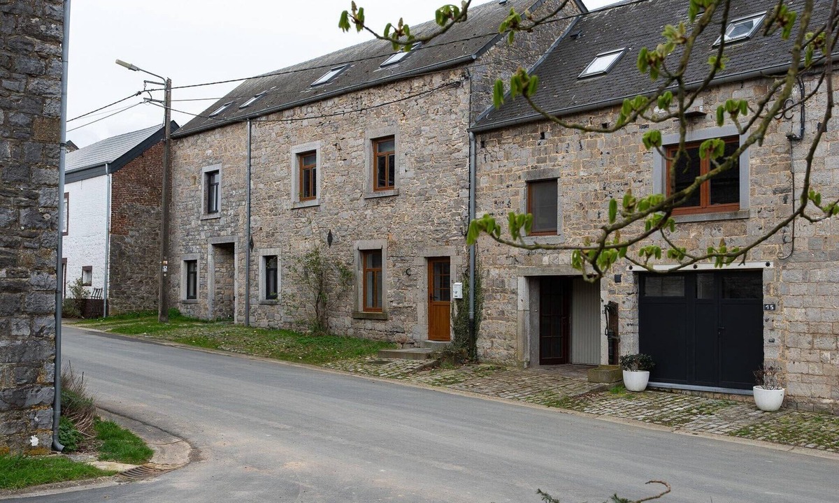 Dinant House | Spacious holiday home with sunny terrace