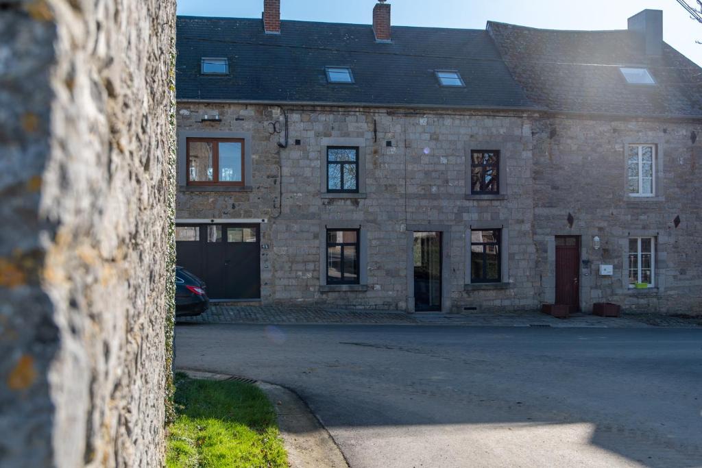 Dinant House | Spacious holiday home with sunny terrace