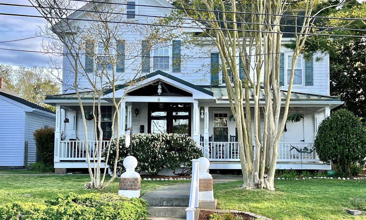 Onancock House | Spacious home centrally located in the quaint waterfront town of Onancock