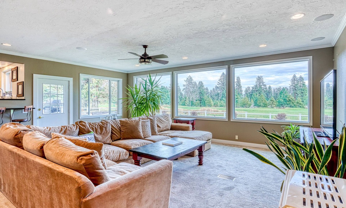 Southeast Bend House | Spacious Home - Golf Course Views, Central AC, WiFi & Alfresco Living