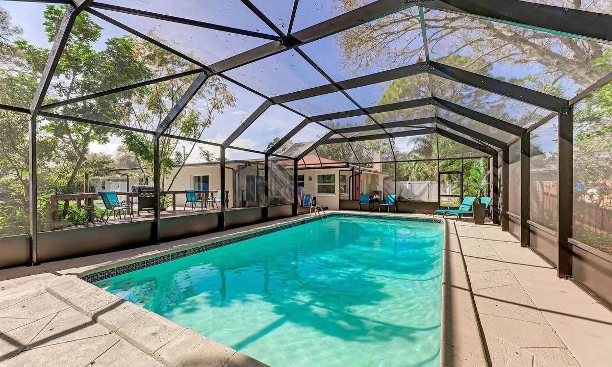 Largo House | Spacious Home+Guest House + Huge Pool + Big parking