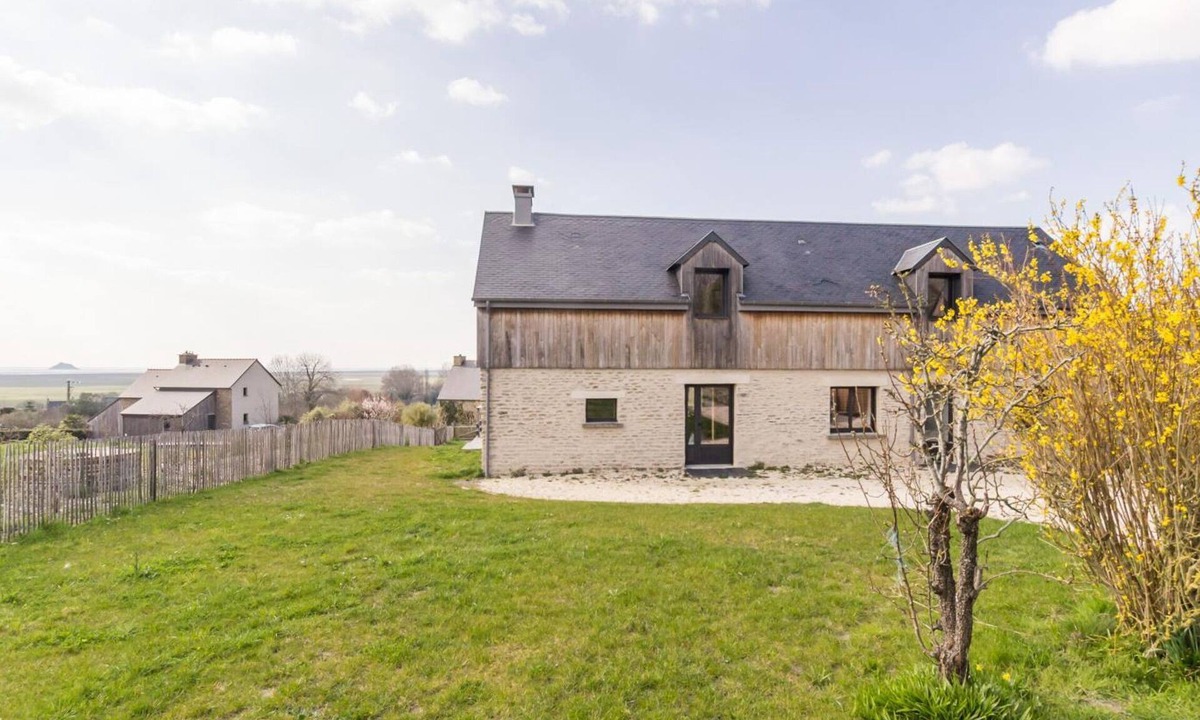 Vains Cottage | Spacious home in the heart of Mont Saint Michel Bay