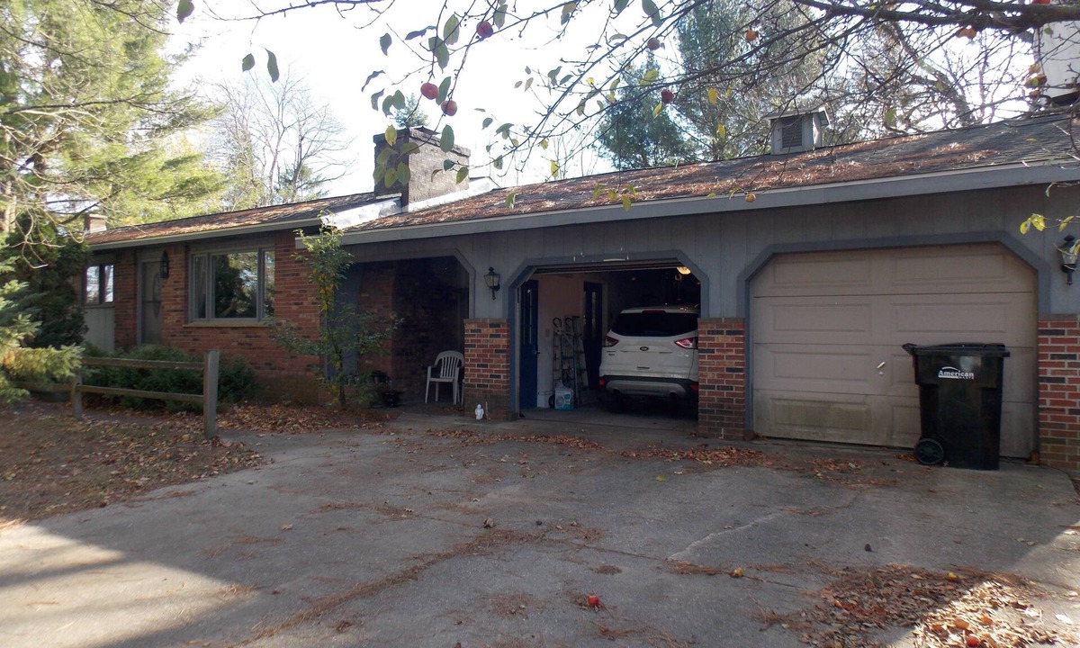 Kalkaska House | Spacious Home near Trails & Attractions