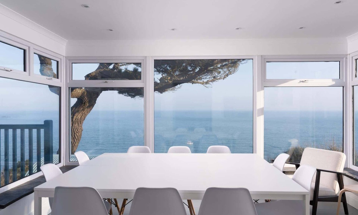 Gorran Haven House | Spacious Home, Panoramic Sea Views & Large Garden