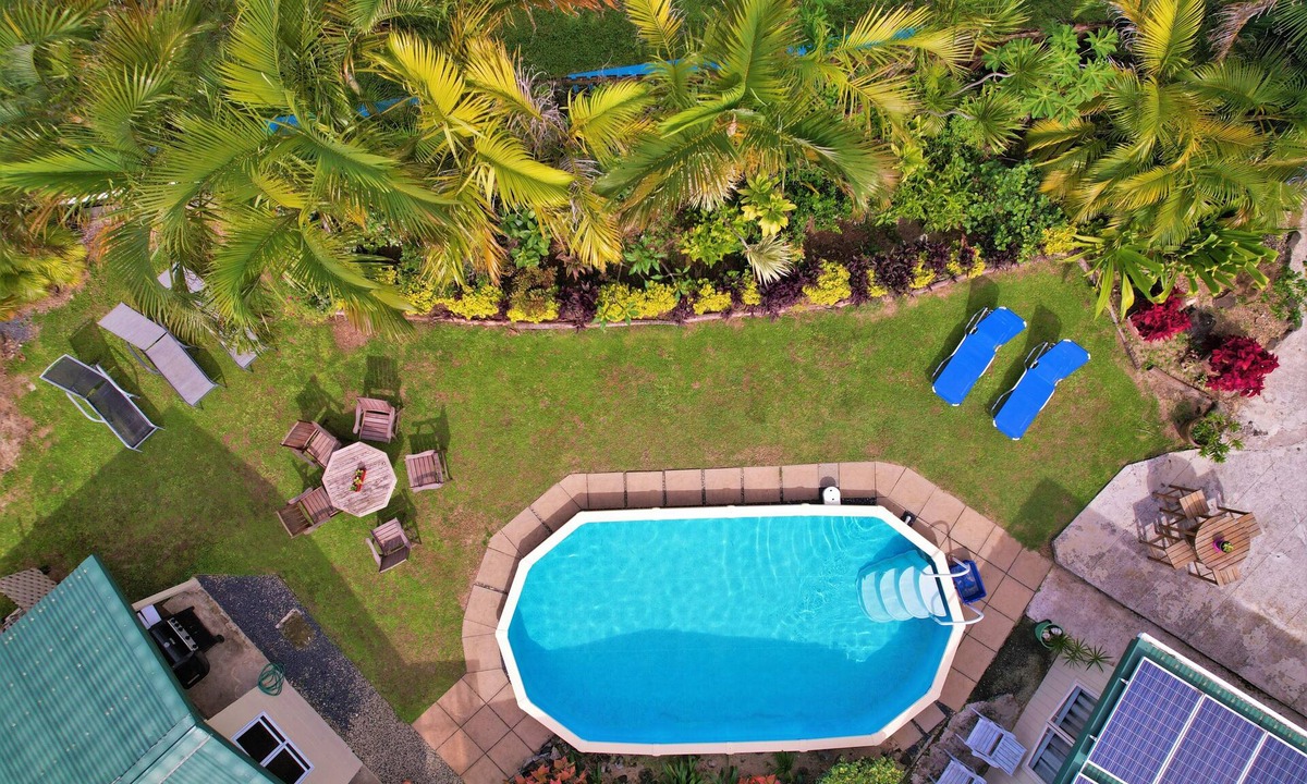 Muri House | Spacious home perfect for large groups. I min walk to Muri lagoon & beach