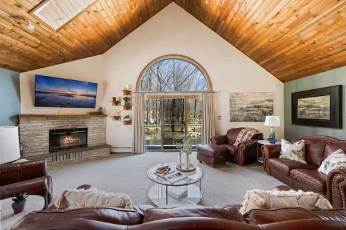Monroe Apartment | Spacious Home Pool Hot Tub, Mins to Parks