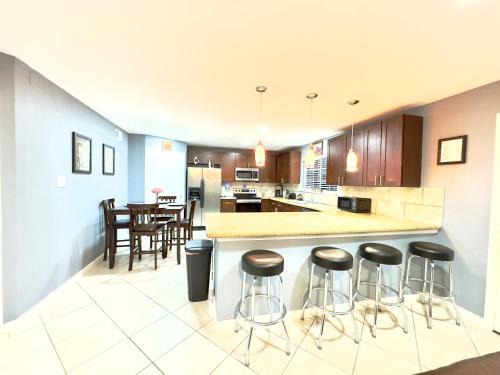 Clodine House | Spacious Home Sleeps 12 World Cup Ready