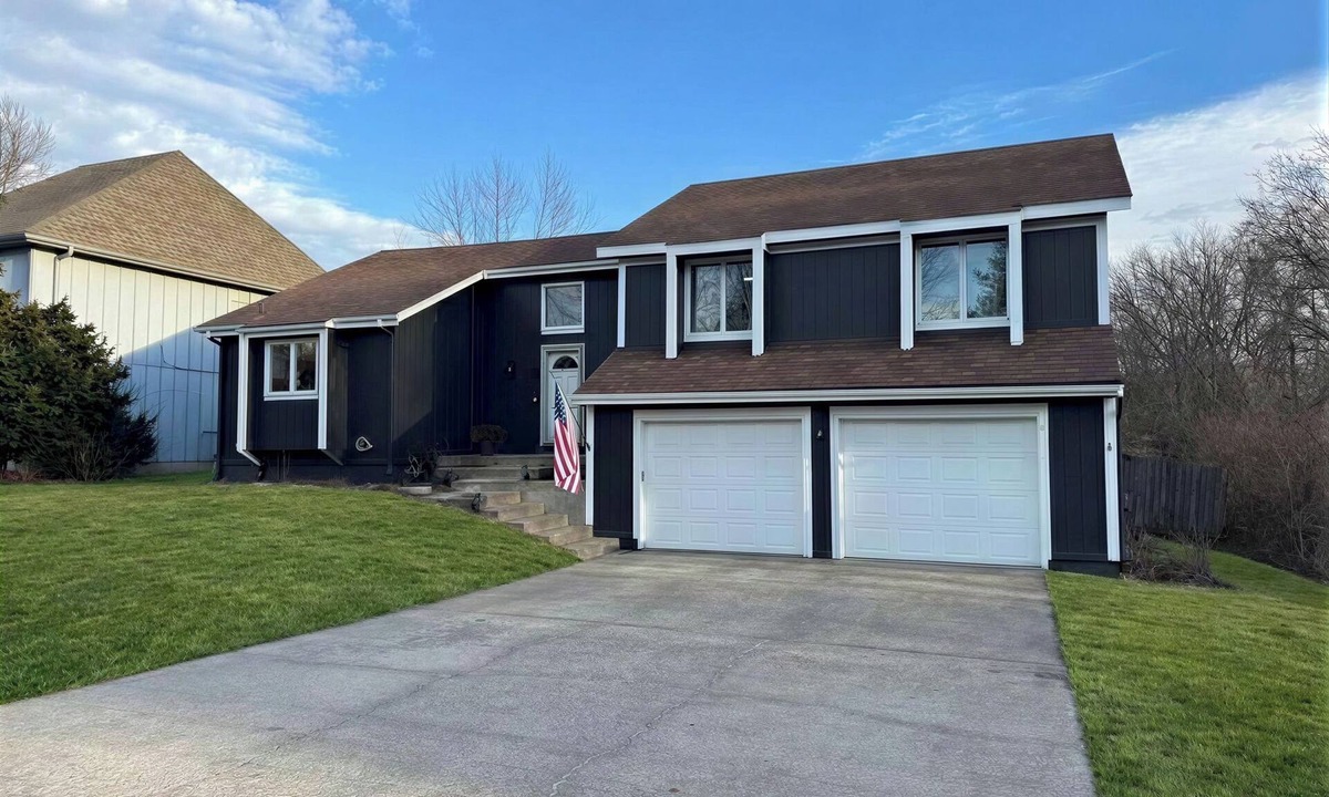 Overland Park House | Spacious Home - Stadium in 20 min , Parks, Transit, & England Basecamp Nearby