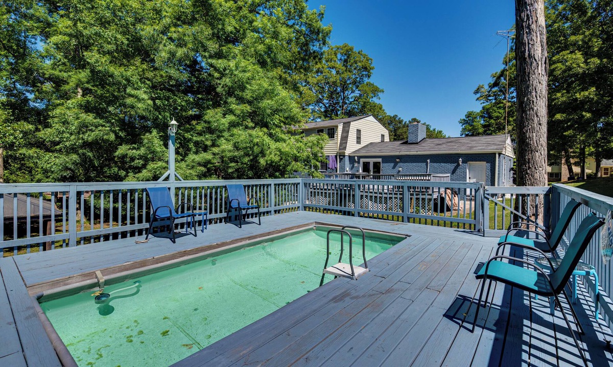 Church Street House | Spacious Home w/Hot Tub, 14 Mi to Downtown ATL!