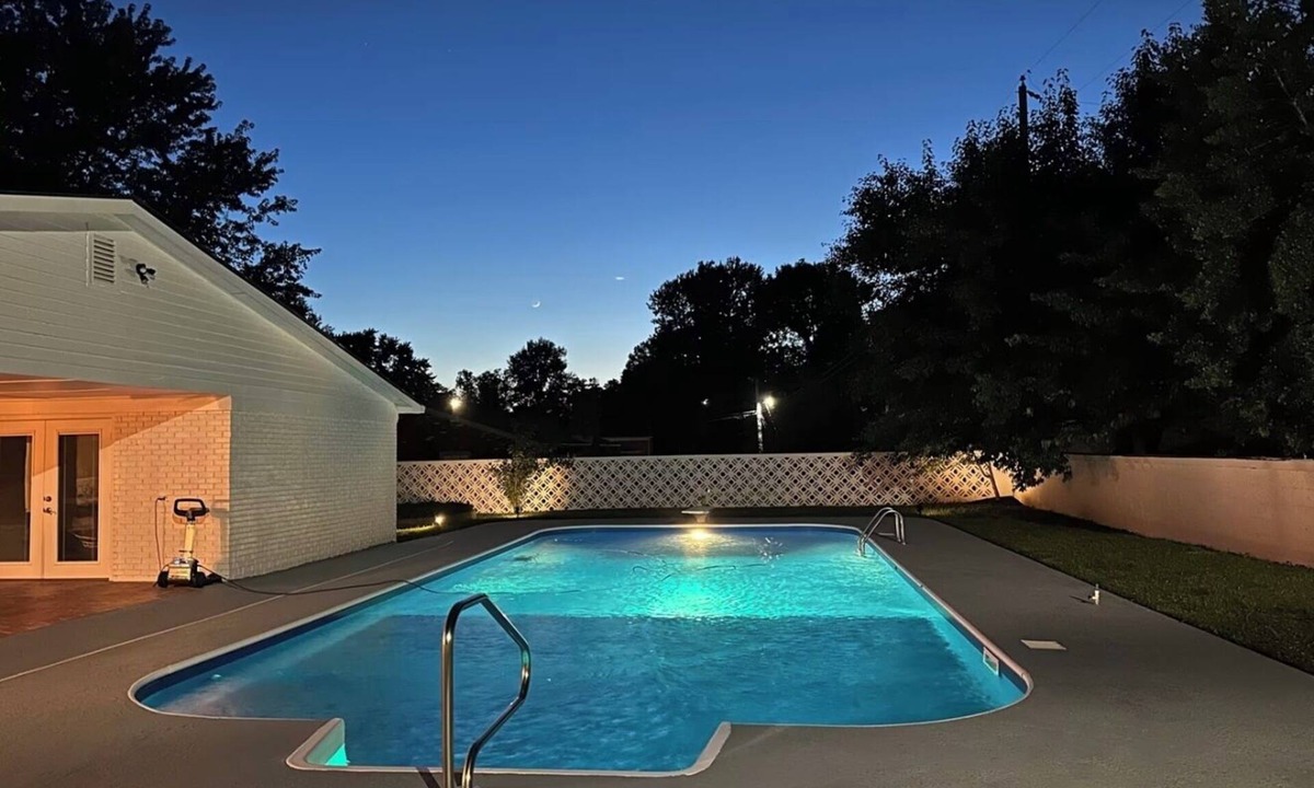 Owensboro House | Spacious Home with Heated Swimming Pool + Hot Tub + Event Room + SLEEPS 23