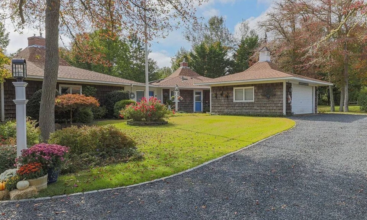 Brewster House | Spacious Home With Private Yard Close to Beach Abutting Conservation (2397)