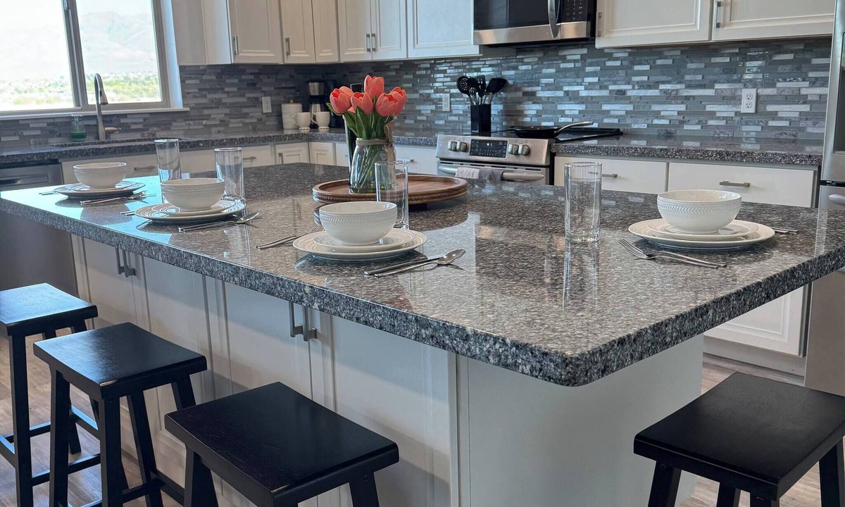 Winnemucca House | Spacious Home with Sunset Views, 4/3