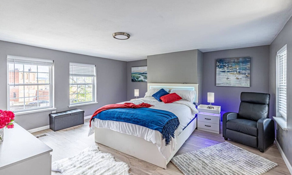 South Oakland House | Spacious Home with Porch Sleeps 6 Near Pitt & UPMC