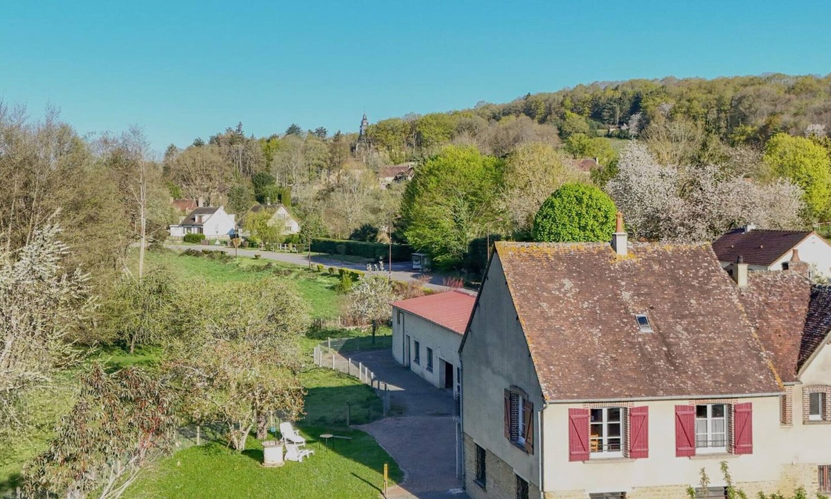 Moutiers au Perche Cottage | Spacious house with garden, pets allowed, ideal for family or friends