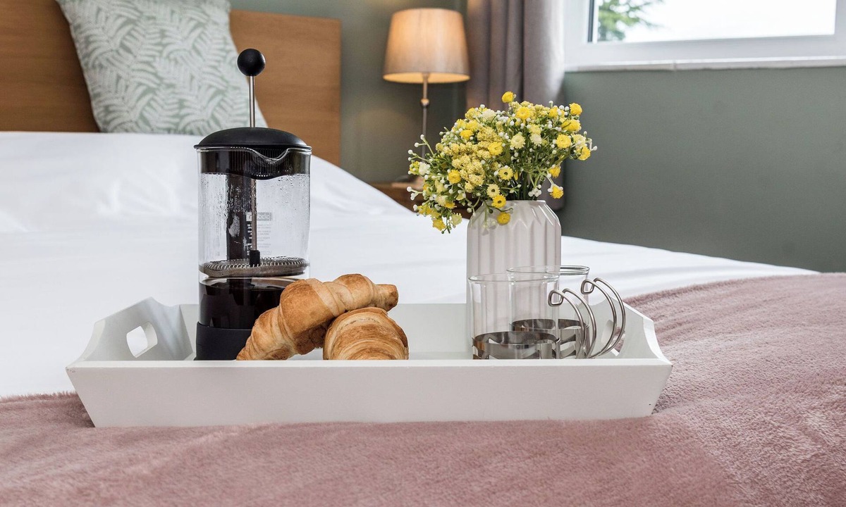 Earls Barton House | Spacious house in the popular Northamptonshire village of Earls Barton.