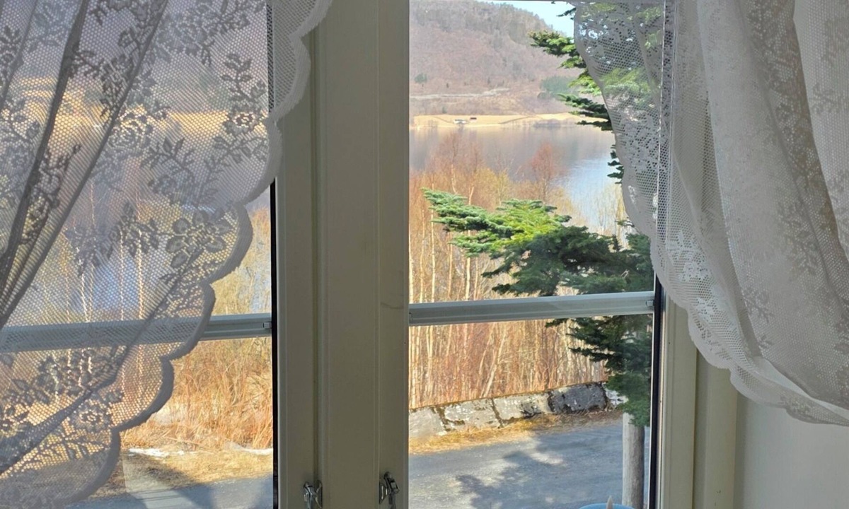 Gjemnes Municipality House | Spacious house in peaceful countryside - perfect for hiking, fishing and relaxation