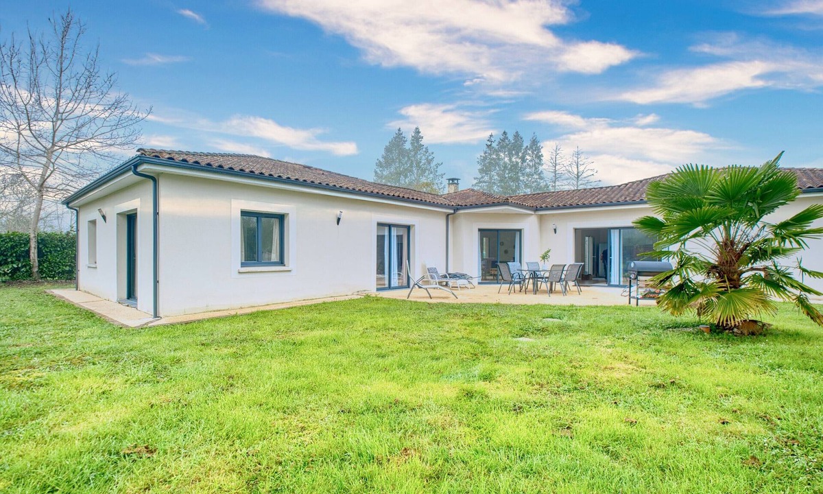 Champcevinel House | Spacious House with Garden & Terrace – Perfect for Families & Friends