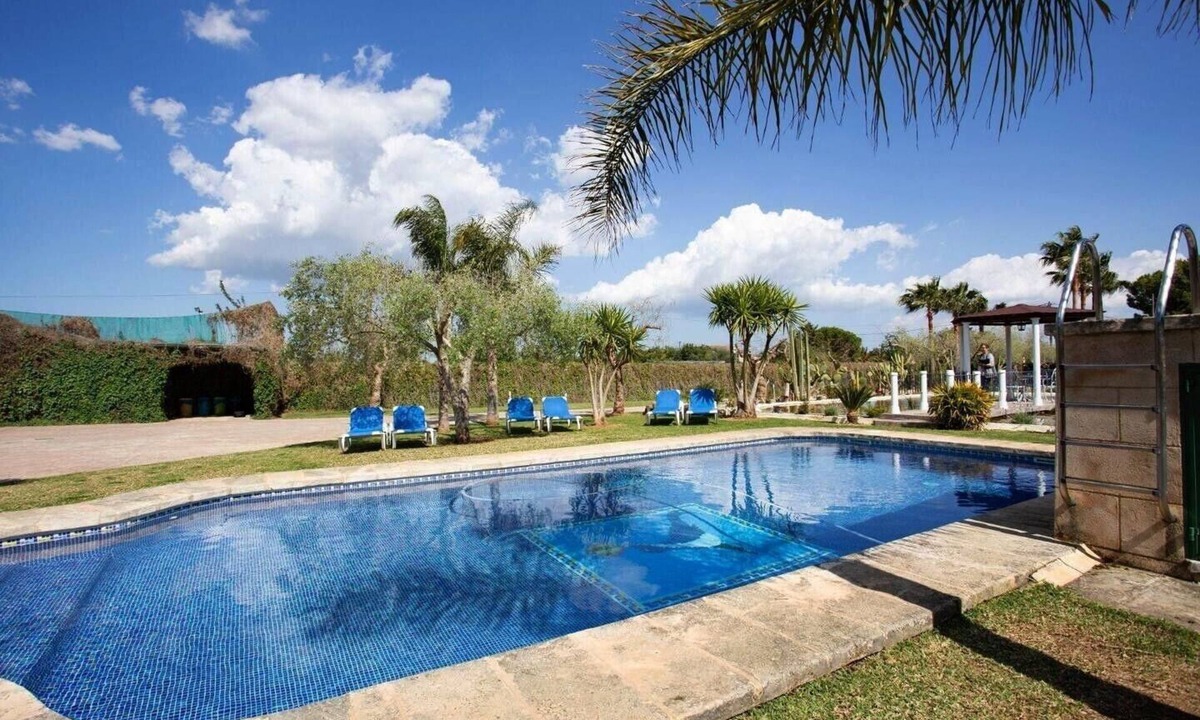 Binissalem House | Spacious House with Tennis Court, Pool and Wi-Fi