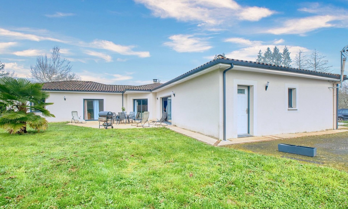 Champcevinel House | Spacious House with Garden & Terrace – Perfect for Families & Friends