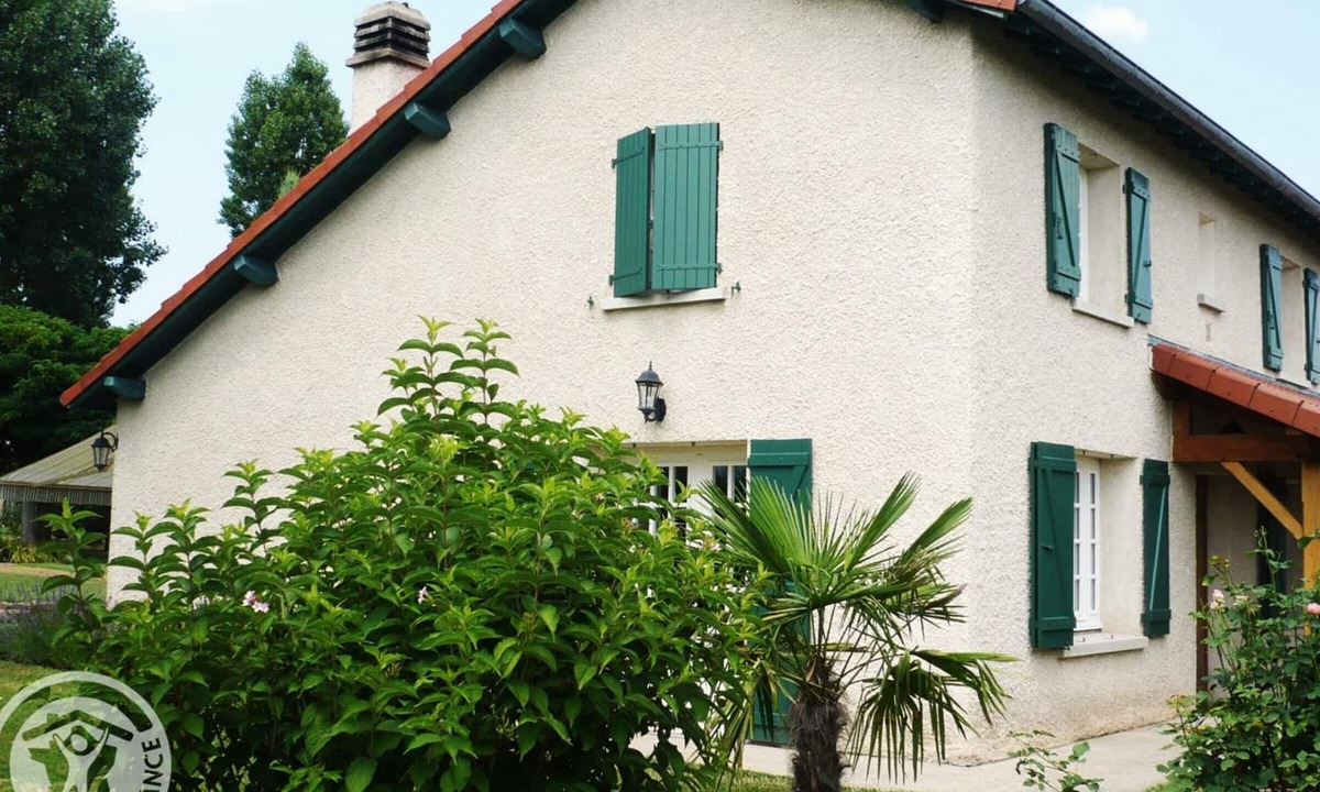 Renaison Cottage | Spacious house with garden and fireplace in Renaison