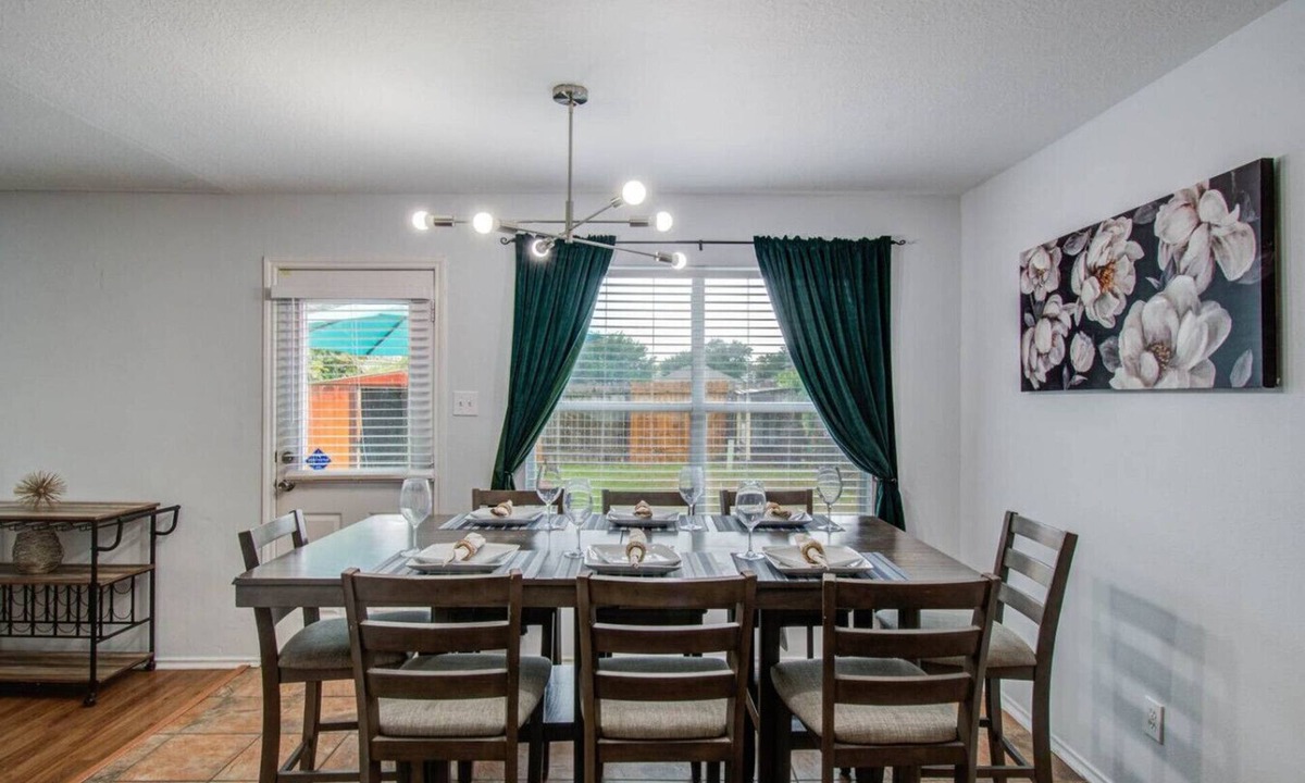 Houston House | Spacious Houston Retreat near IAH, Spring and The Woodlands