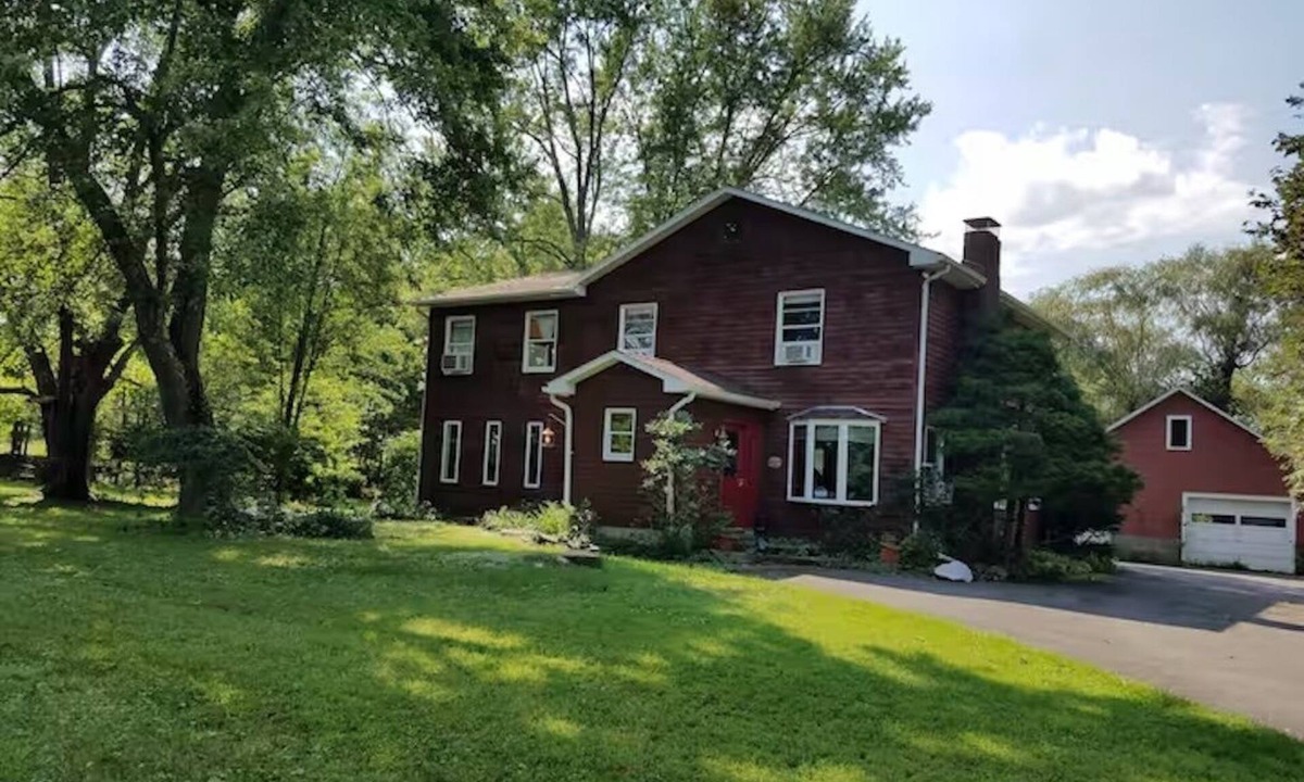 High Falls House | Spacious Hudson Valley retreat. Relax by the fire and enjoy the wildlife.