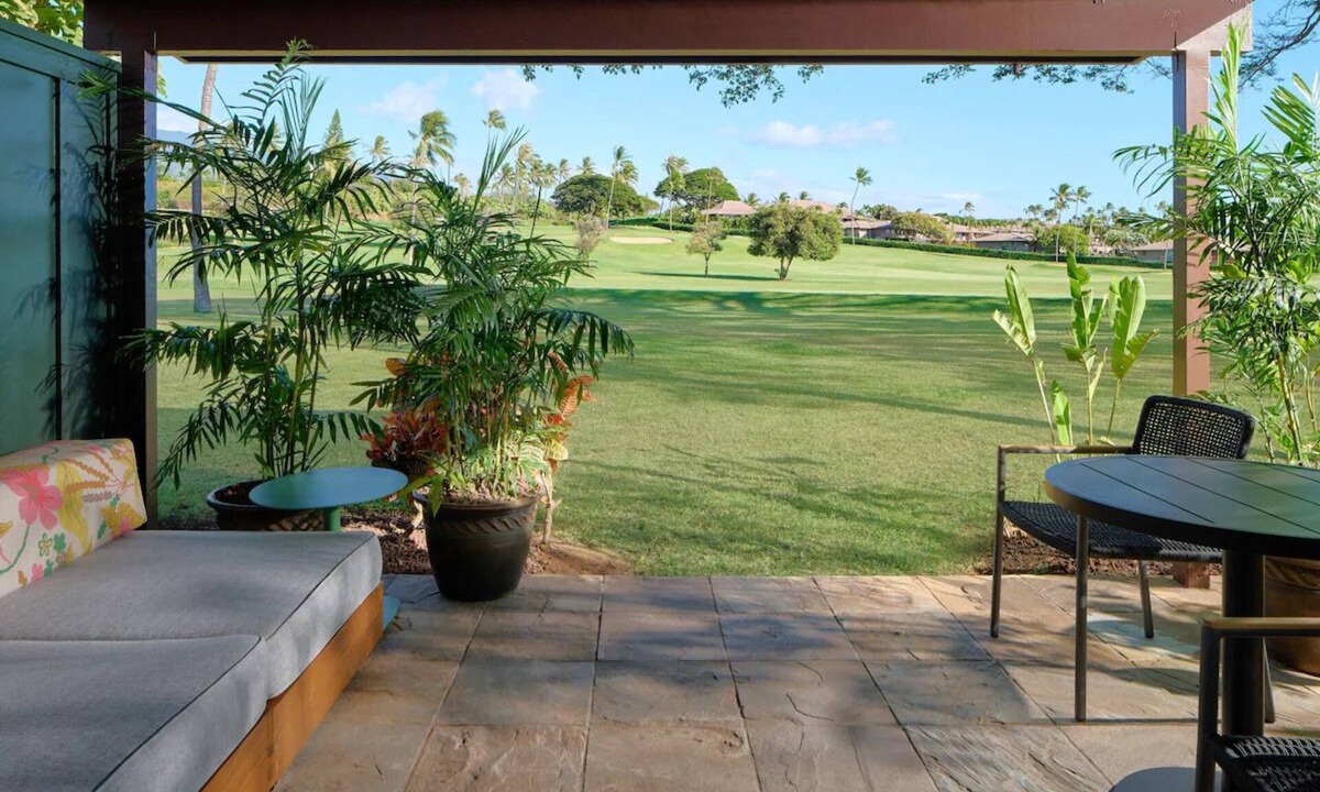 Kaanapali Hotel | Spacious Island-Style Bungalow with Garden Views and Walkable Beach Access