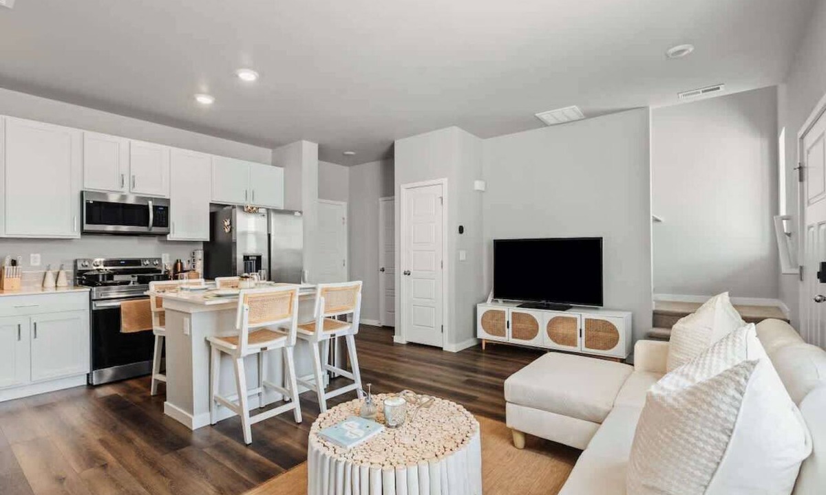 Johnstown Condo | Spacious Johnstown Townie w Garage