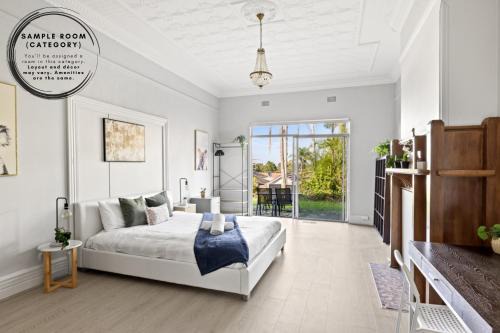 Lindfield House | Spacious King Room - Nearby Stations & Stores - Shared Bathroom
