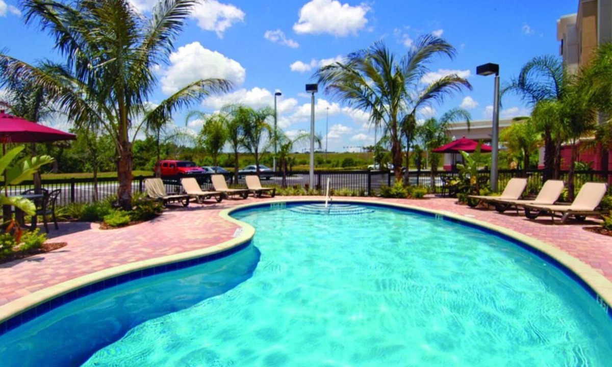 Wesley Chapel Hotel | Spacious King Studio Suite w/Whirlpool, Sofa Bed & Breakfast Included!