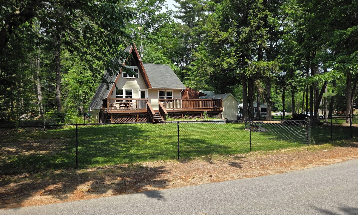 Middleton House | Spacious Lake 3-bedroom house in peaceful Middleton with AC & gym, Dog friendly