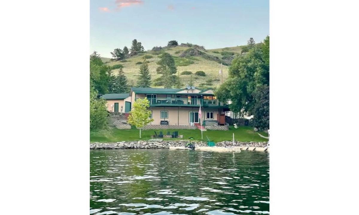 Wolf Creek House | Spacious Lake House in the heart of Holter Lake MT