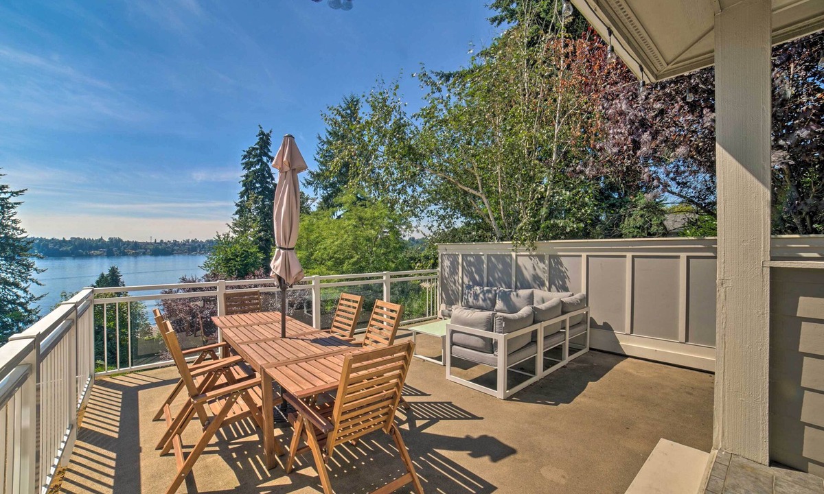 Lake Stevens Cottage | Spacious Lake Stevens Home w/Fire Pit, Patio
