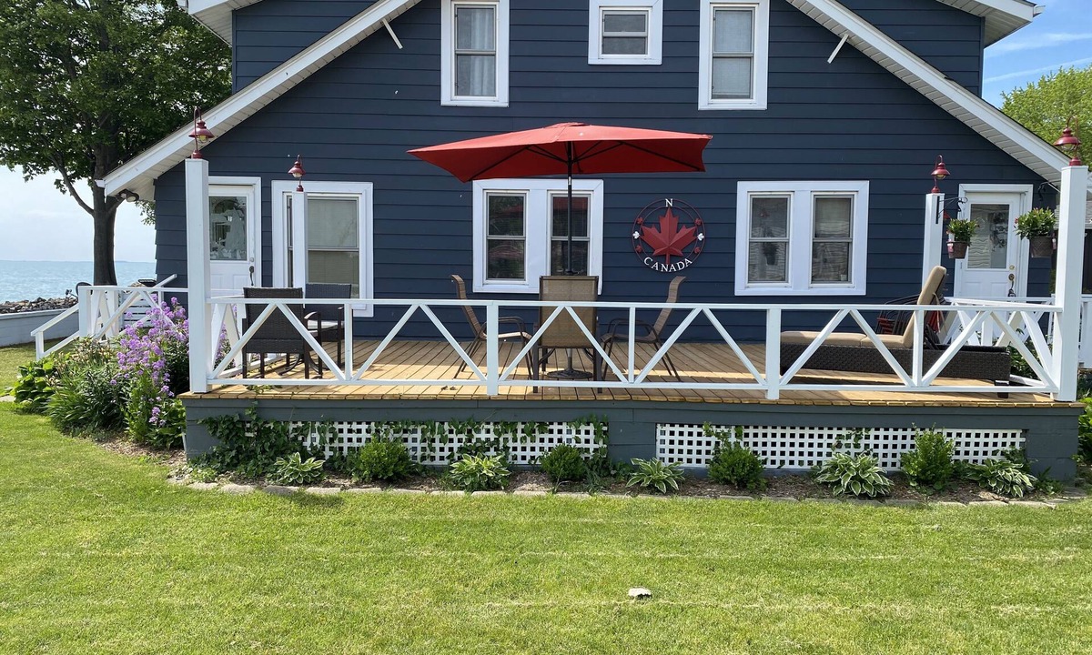 Amherstburg Cottage | Spacious Lakefront 4 Bedroom